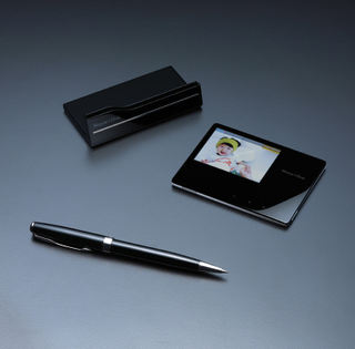 Illustration for article titled EmTrace's PS100 Photoskin Frames Fit In Your Wallet